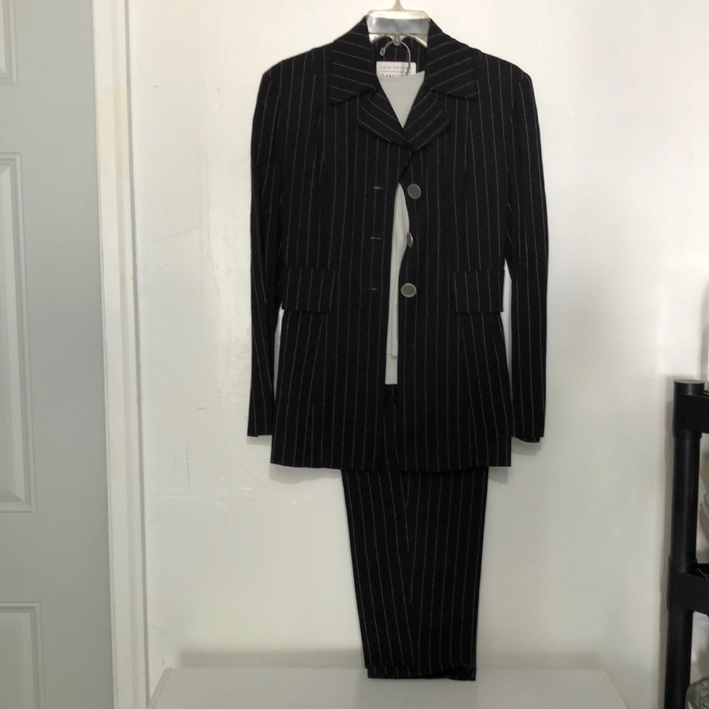Lois Snyder Dani Max Black Pinstripe Pants Suit with Gray Shirt Sleeve Top